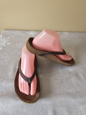 Sanuk Thong Flip Flop Sandals Women’s Brown Suede Look Casual Sz 8